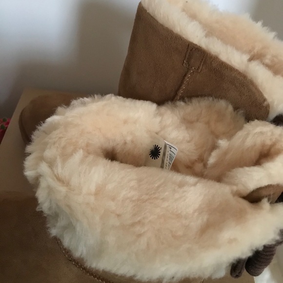 UGG Bailey Corduroy Bow - Picture 8 of 9